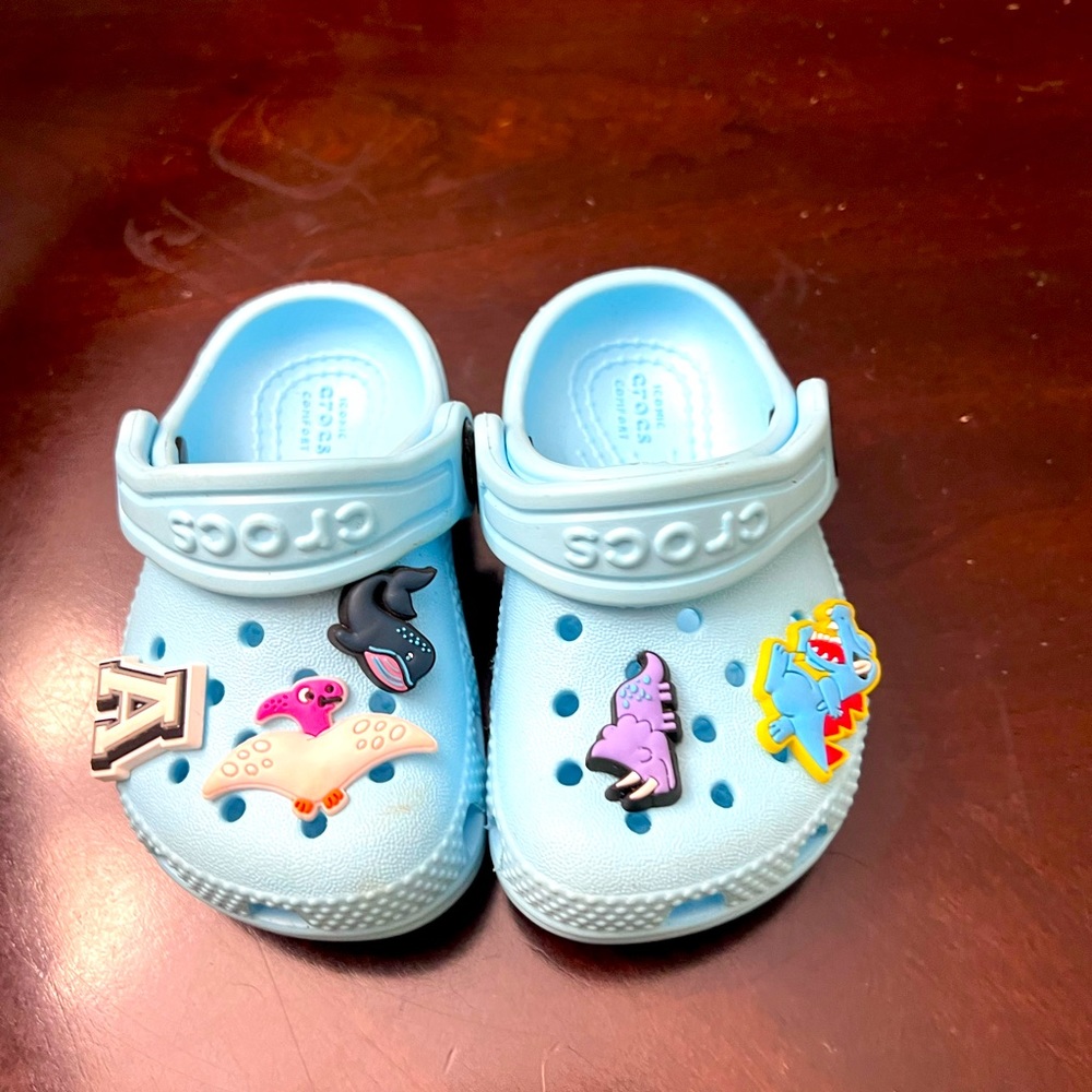 LIGHT BLUE BABY CROCS